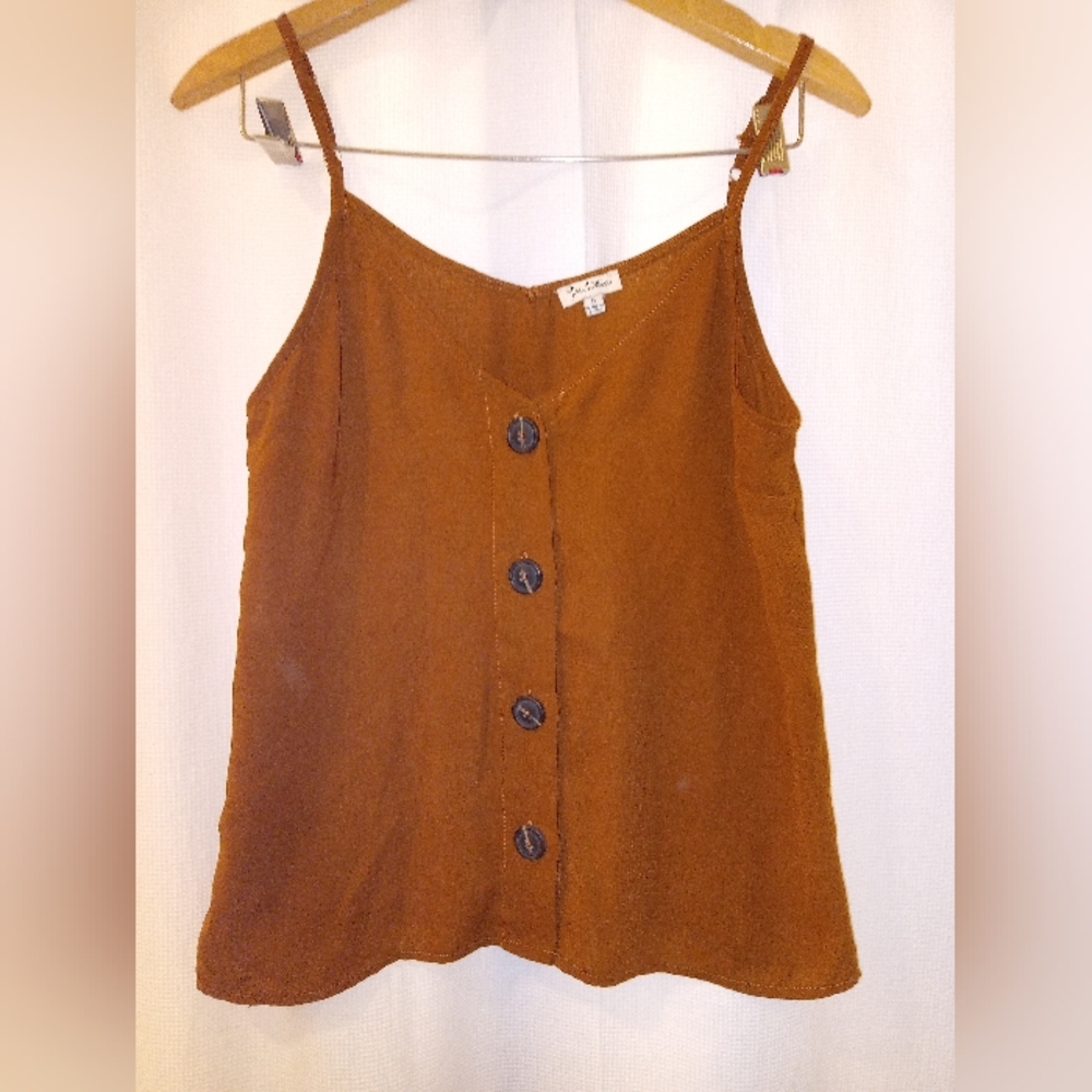 LILY WHITE TOP